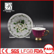 Fábrica de chaozhou de P &amp; T, tazas y platillos de café, tazas esmaltadas del color púrpura, tazas de los pies del oro